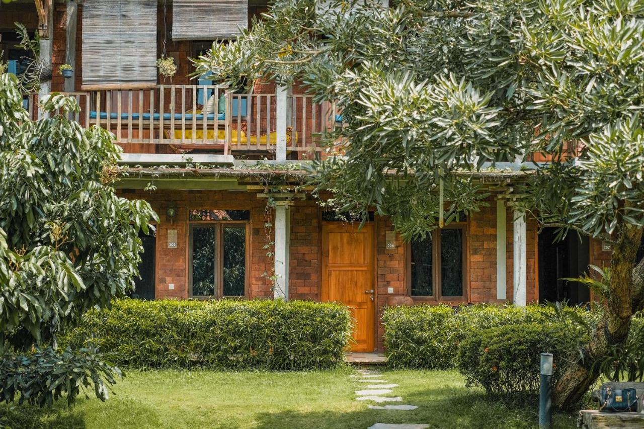 Djajanti House Bed and Breakfast Semarang Buitenkant foto