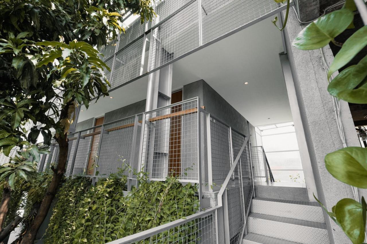 Djajanti House Bed and Breakfast Semarang Buitenkant foto
