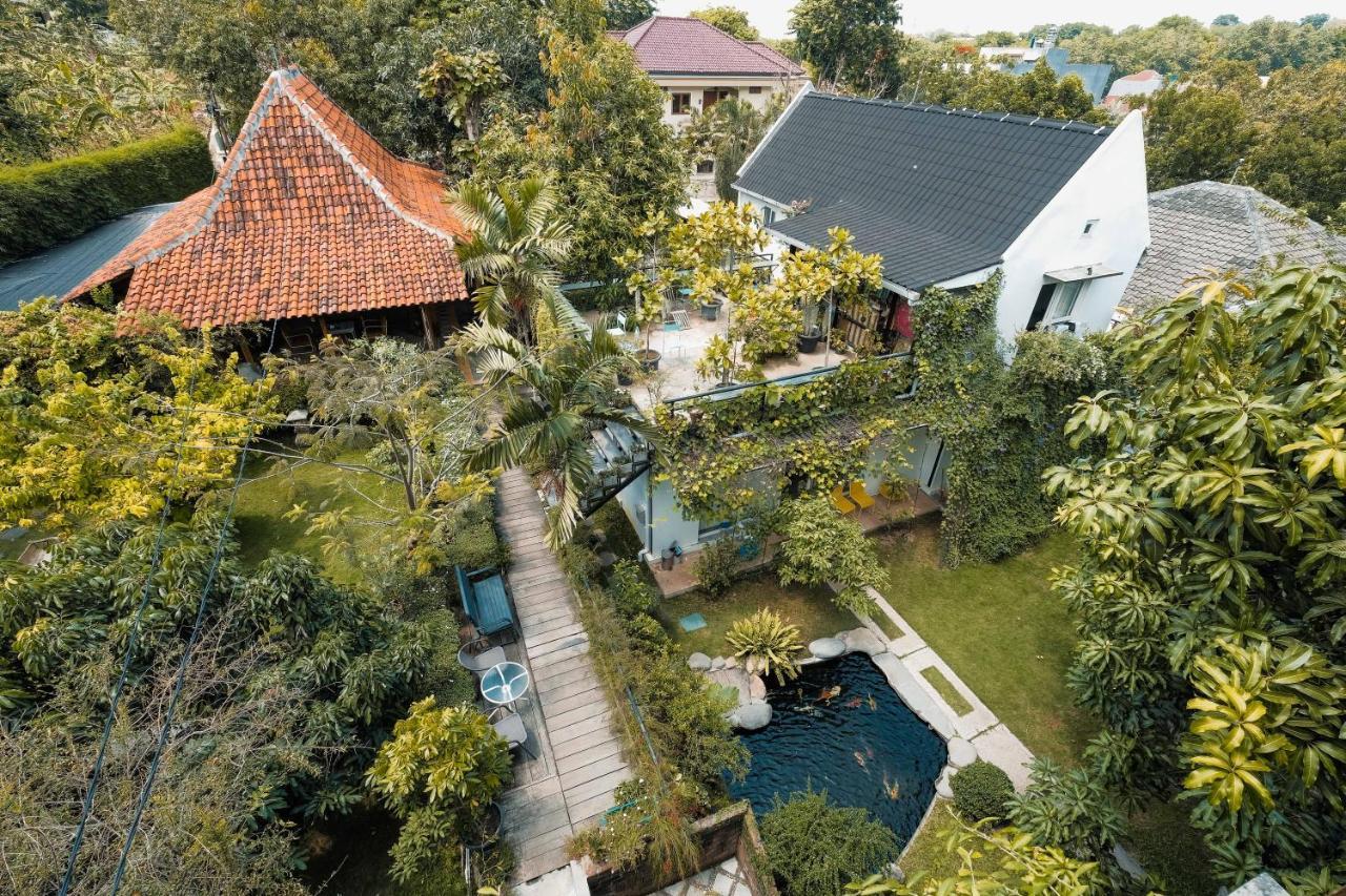 Djajanti House Bed and Breakfast Semarang Buitenkant foto