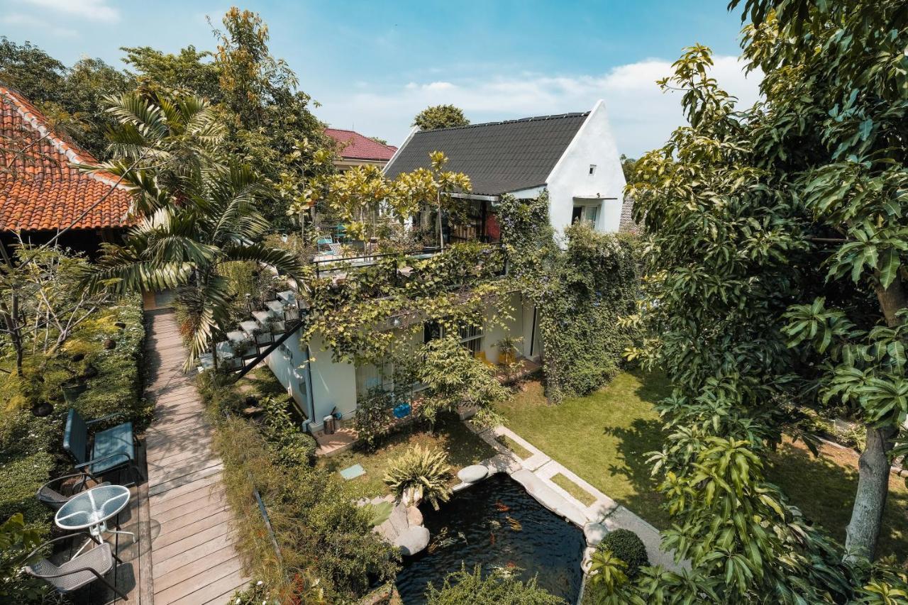 Djajanti House Bed and Breakfast Semarang Buitenkant foto