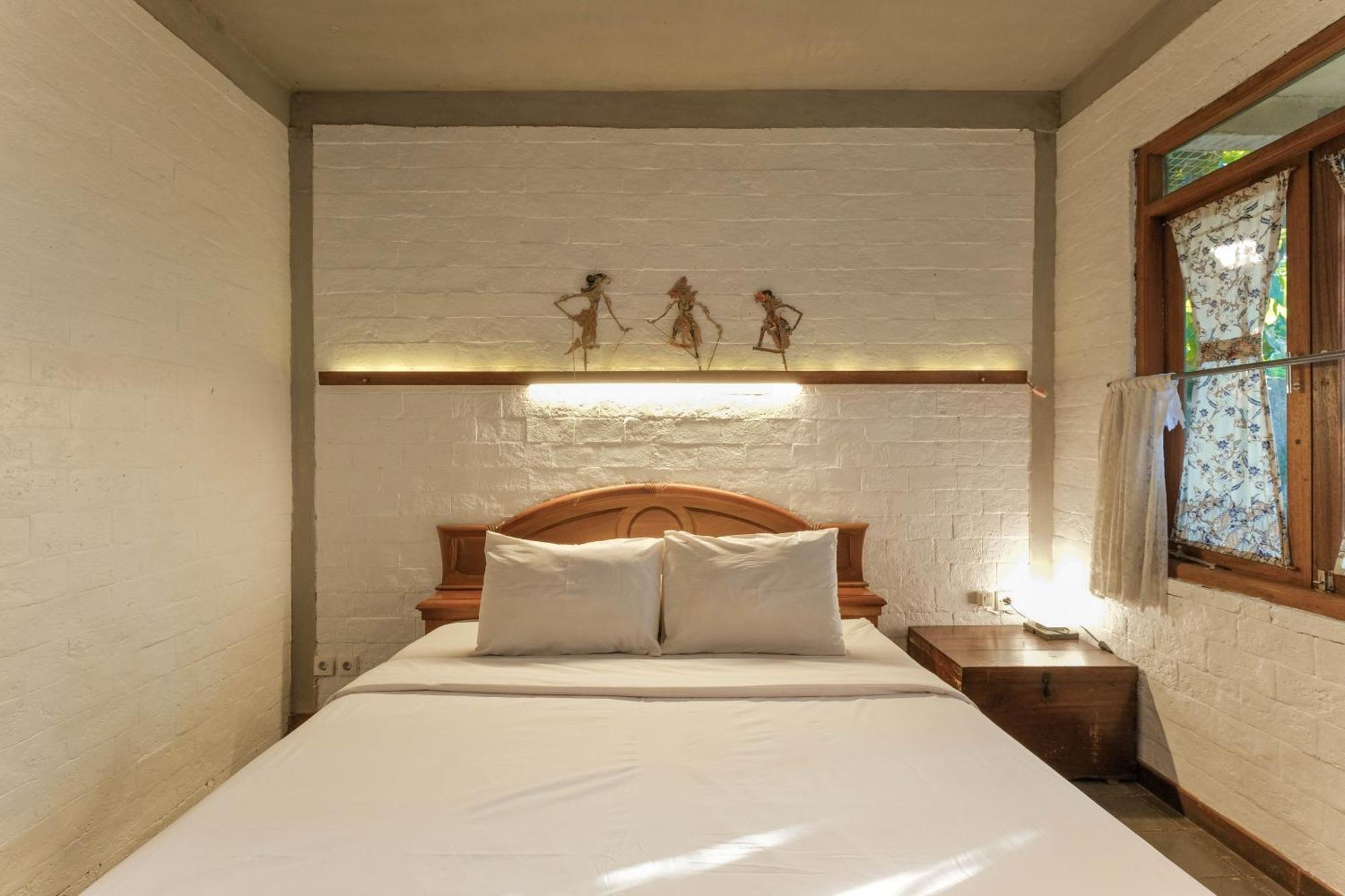 Djajanti House Bed and Breakfast Semarang Buitenkant foto
