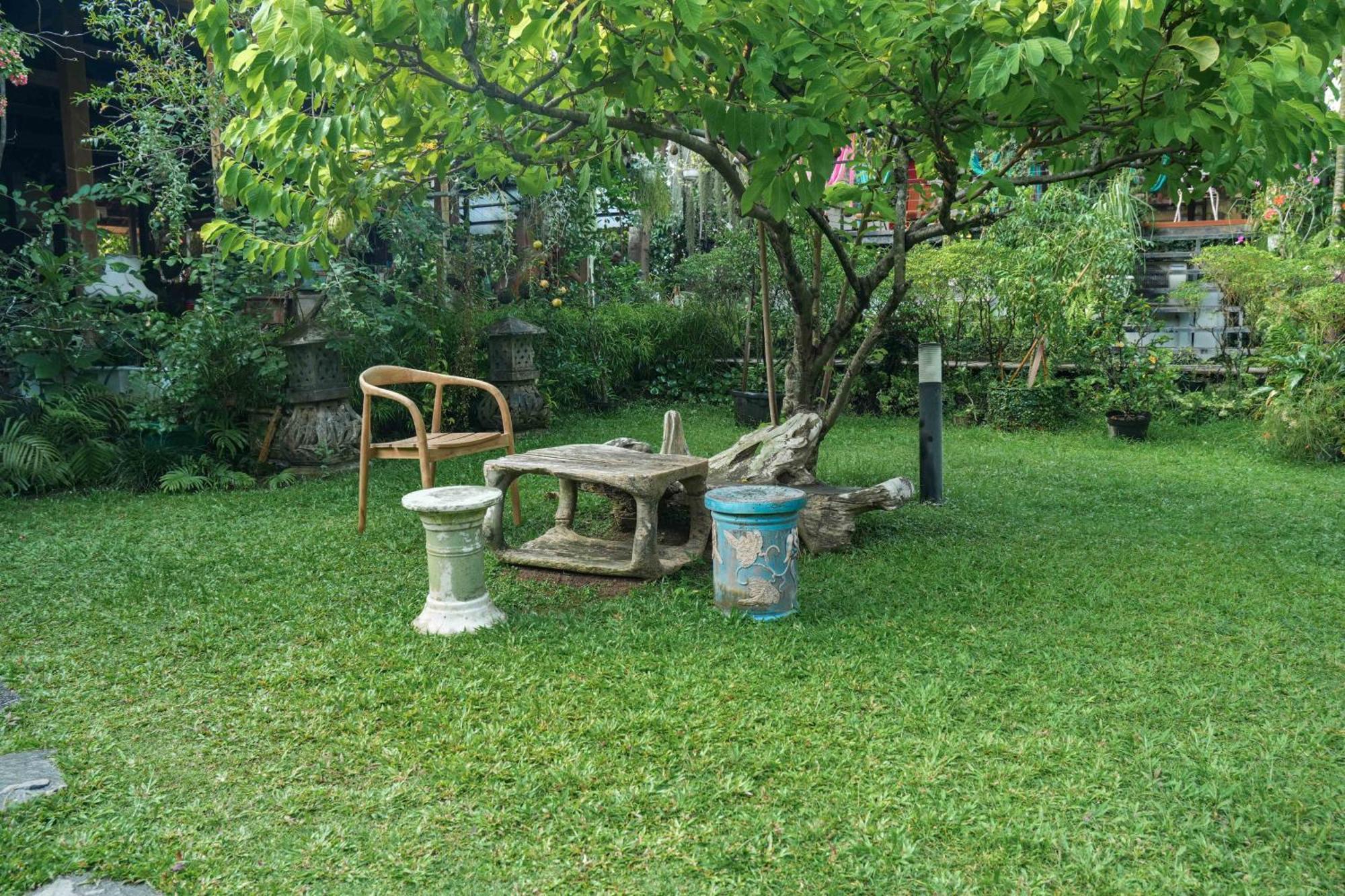 Djajanti House Bed and Breakfast Semarang Buitenkant foto