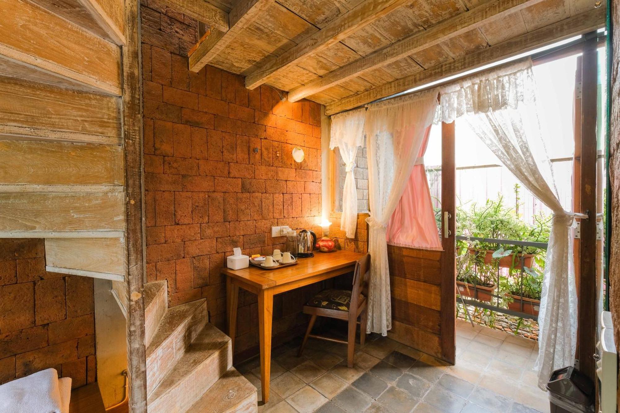 Djajanti House Bed and Breakfast Semarang Buitenkant foto