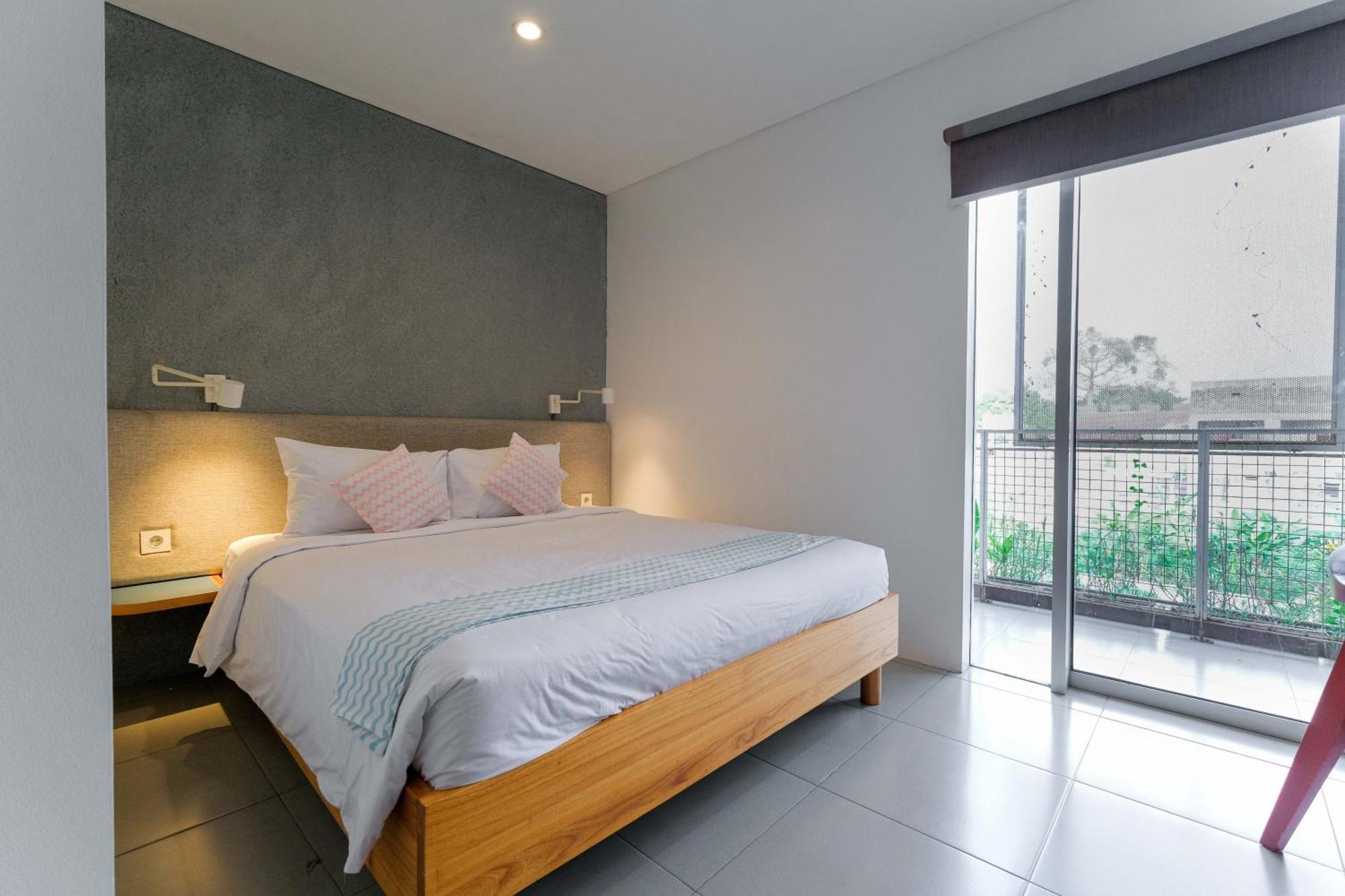 Djajanti House Bed and Breakfast Semarang Buitenkant foto