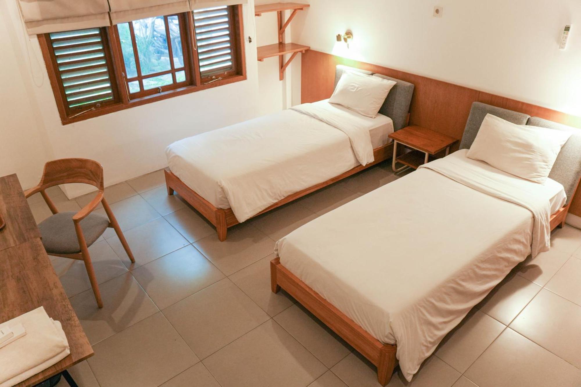 Djajanti House Bed and Breakfast Semarang Buitenkant foto