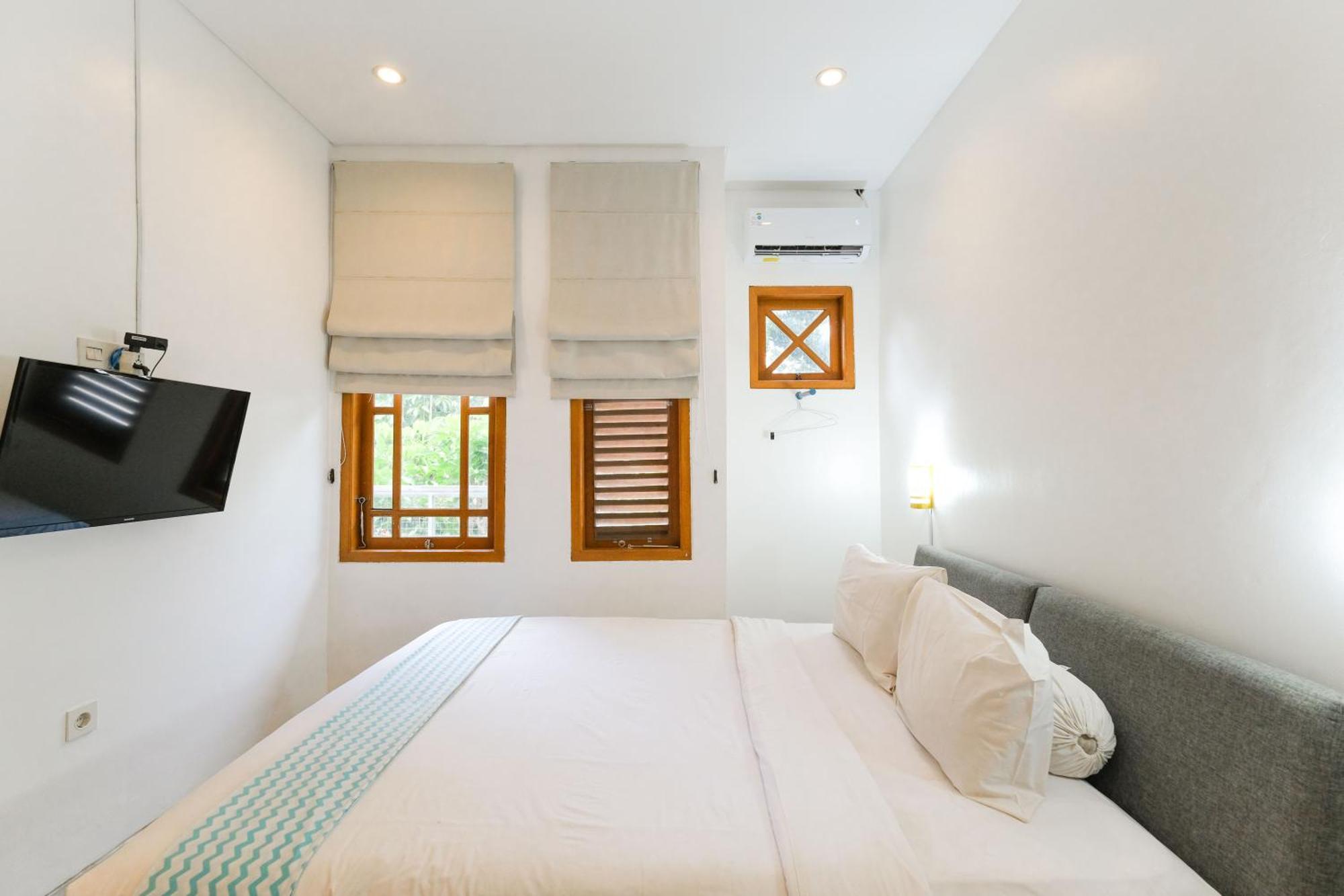 Djajanti House Bed and Breakfast Semarang Buitenkant foto