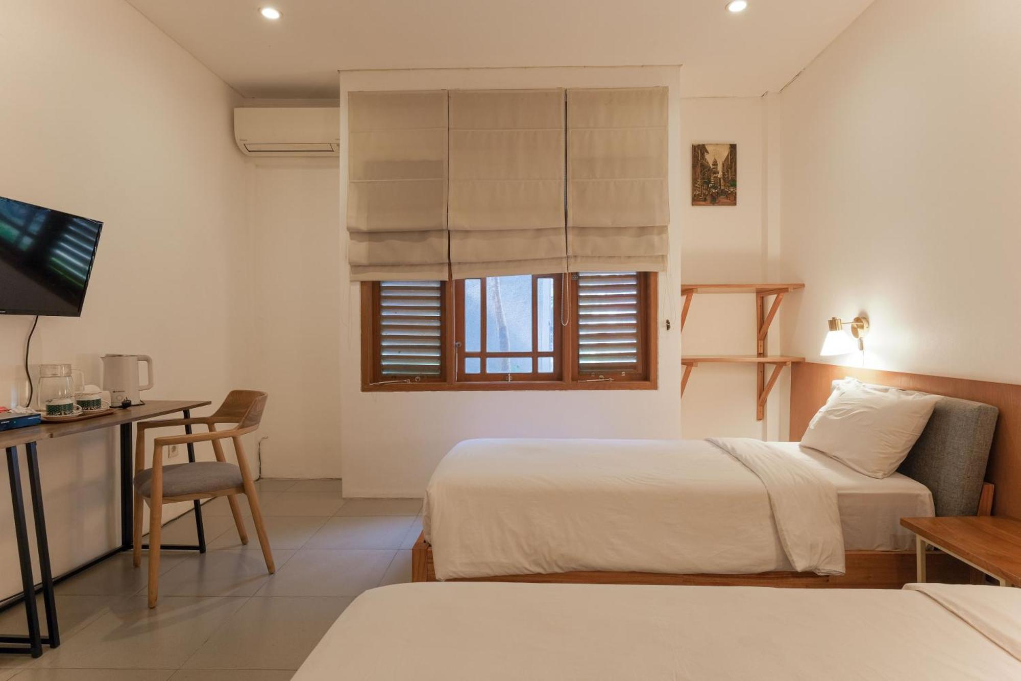 Djajanti House Bed and Breakfast Semarang Buitenkant foto