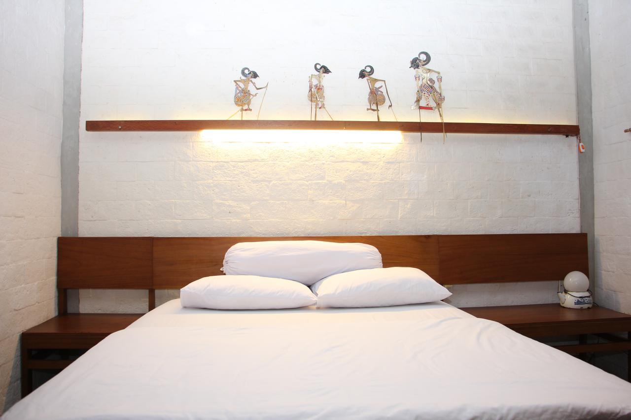Djajanti House Bed and Breakfast Semarang Buitenkant foto